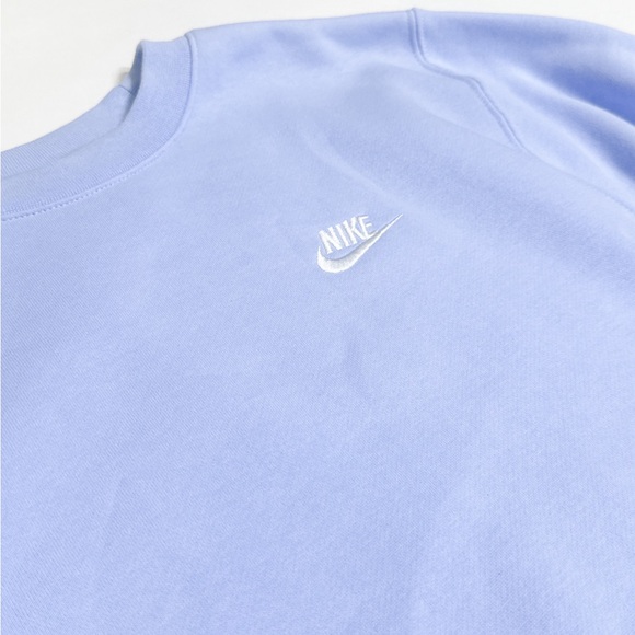 Like  🆕 Nike Men’s SPORTSWEAR CLUB FLEECE CREW - LIGHT MARINE/WHITE size:XS - Picture 4 of 10